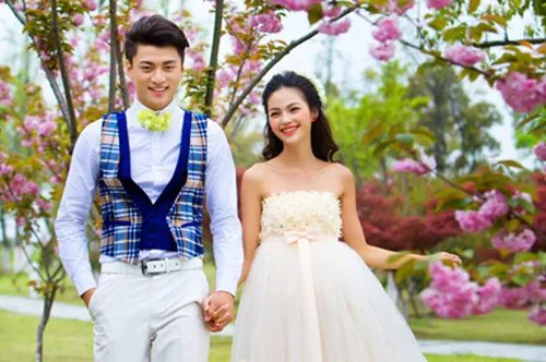 80婚纱摄影价格一览表  80后个性婚纱摄影怎么拍