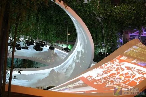 比奥运开幕式还炫 世博场馆投影实拍