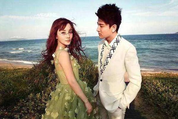 贾乃亮现身李小璐住所，难道好男人再次原谅了出轨女吗？