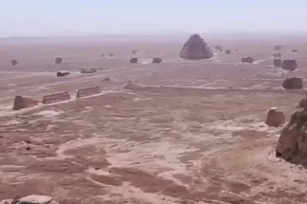 东方金字塔在哪个城市