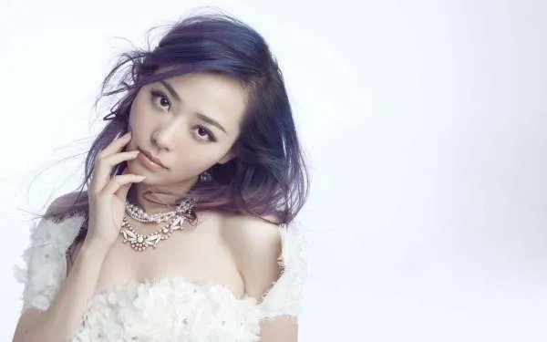 当初张靓颖的母亲为什么那么反对张靓颖和冯轲的婚事?