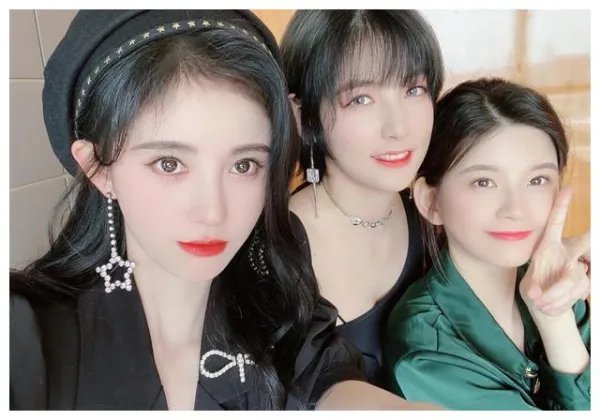 空姐晒与鞠婧祎合照,两人谁更胜一筹呢?