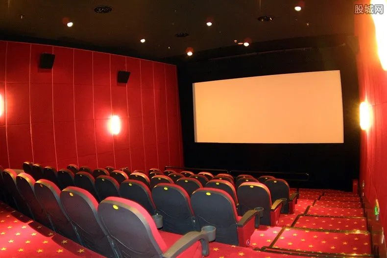 成都首位进影厅观众终身免费观影 部分电影院已复工