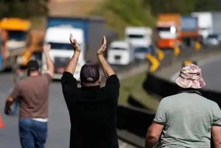 韩国卡车司机掀起大罢工，为何会出现这一情况？