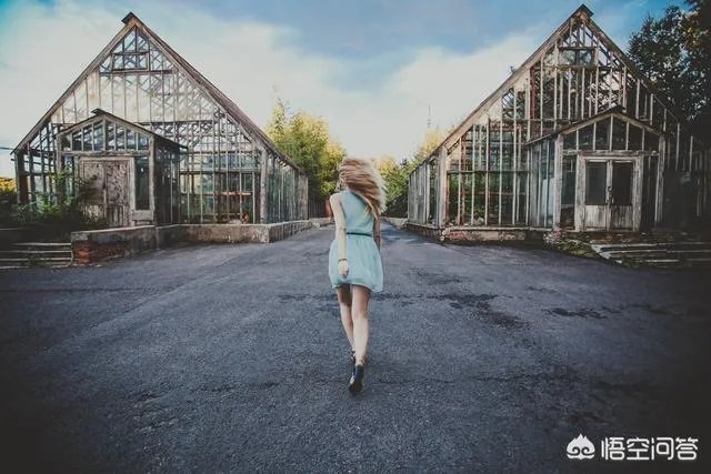 女孩复读1年被好友偷改志愿再落榜，如何看待篡改他人志愿的行为？