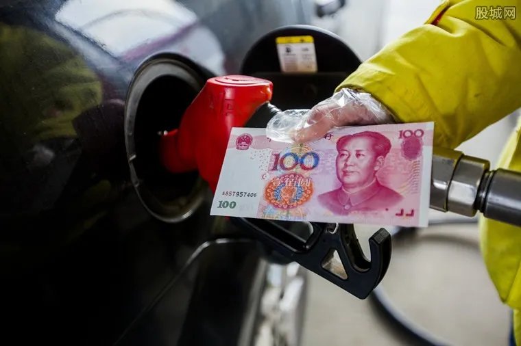 成品油将迎二连跌 油价涨多跌少令车主心伤