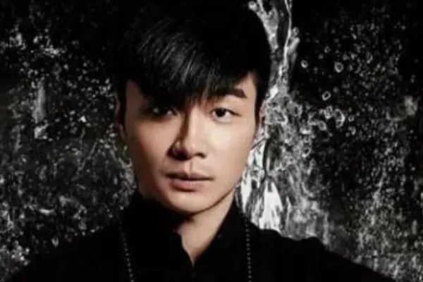 帝师孙英雄是怎么变成全民偶像的?