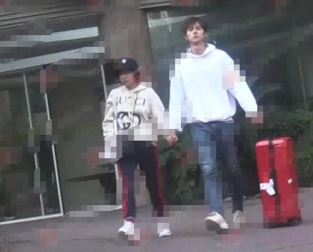 阚清子新男友谢彬彬照片 恋情新进展两人牵手甜蜜逛街