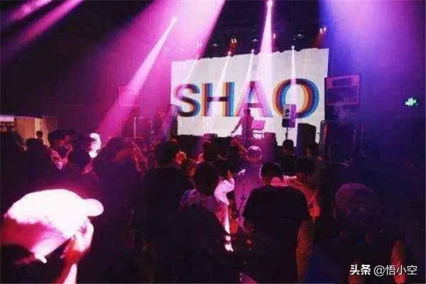 蹦迪基本舞步？